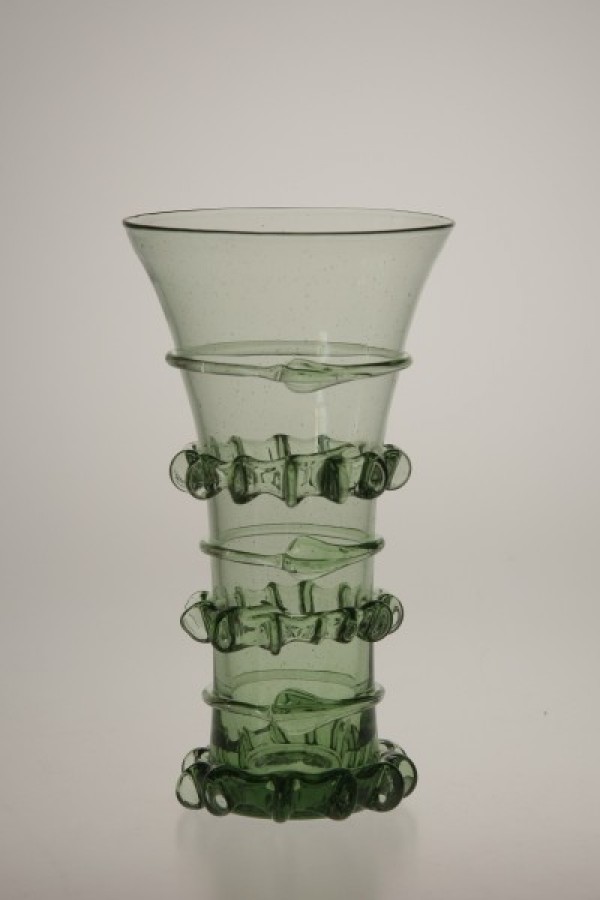 Gotický pohár se štípanou nití - Lesní sklo