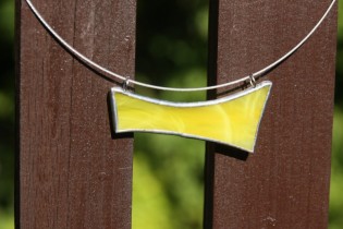 Náhrdelník sluníčkově žlutý - Lesní sklo