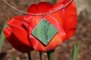 Šperk zelený zdobený - Lesní sklo