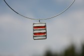 Červeno-bílý šperk - Lesní sklo