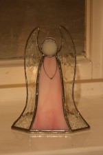 Anděl - svícen na čajovou svíčku růžový - Lesní sklo