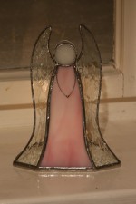 Anděl - svícen na čajovou svíčku růžový - Lesní sklo