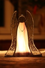 Anděl - svícen na čajovou svíčku fialový - Lesní sklo