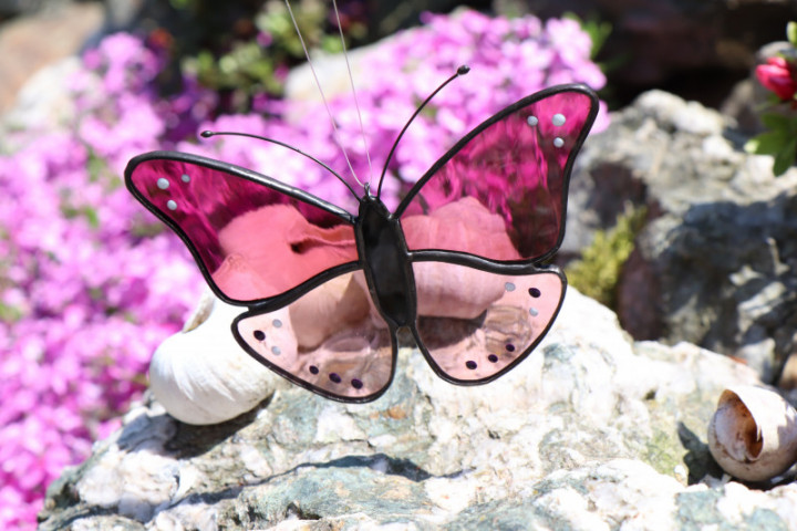 Fialový motýlek na zavěšení - Lesní sklo