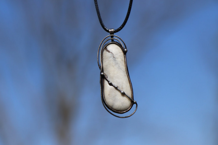 šperk s kamínkem - Lesní sklo