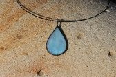 Šperk - kapka modrošedá s patinou - Lesní sklo